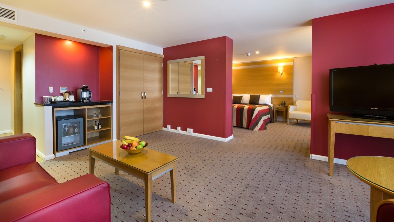 King Junior Suite with Daytime Pitch View