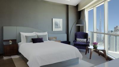 Suite with Lounge Access - Burj Khalifa View